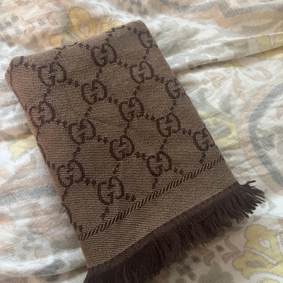Gucci Brown and Tan Scarf - Picture 5 of 8
